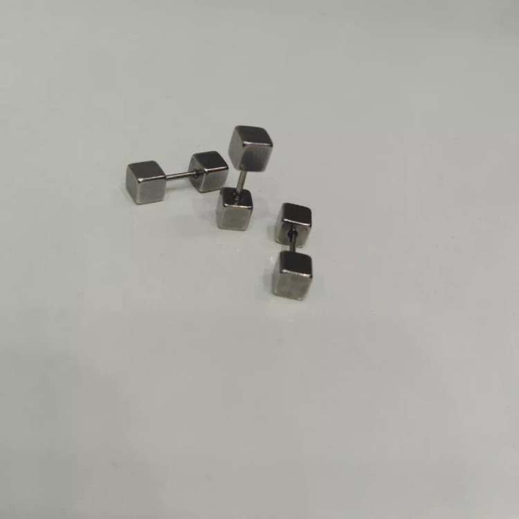 پیرسینگ گوش جدید