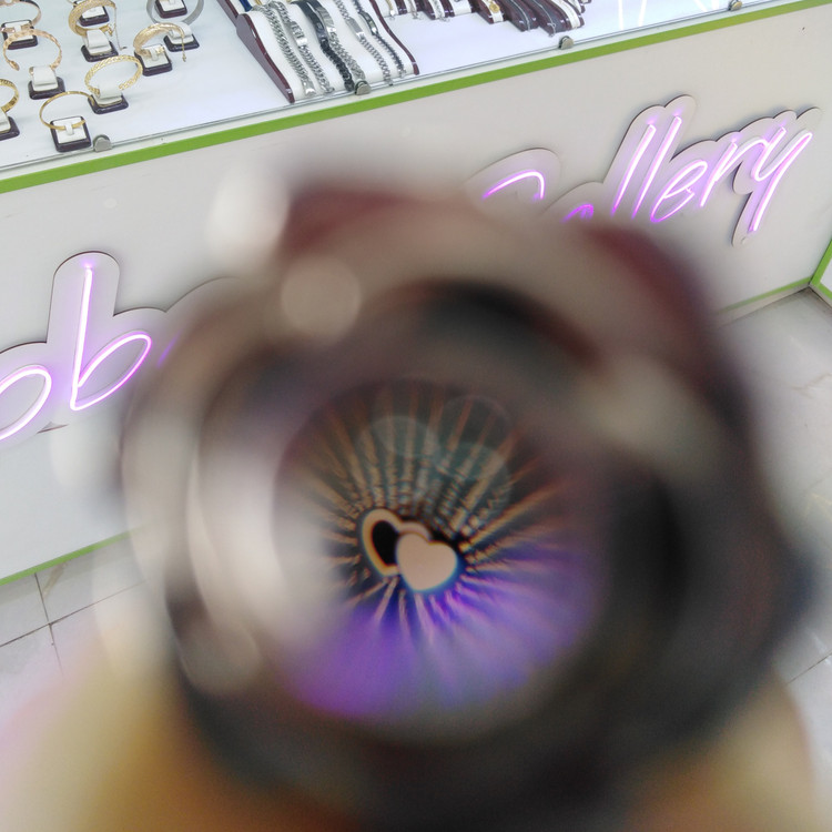 به صد زبان نوشته دوستت دارم