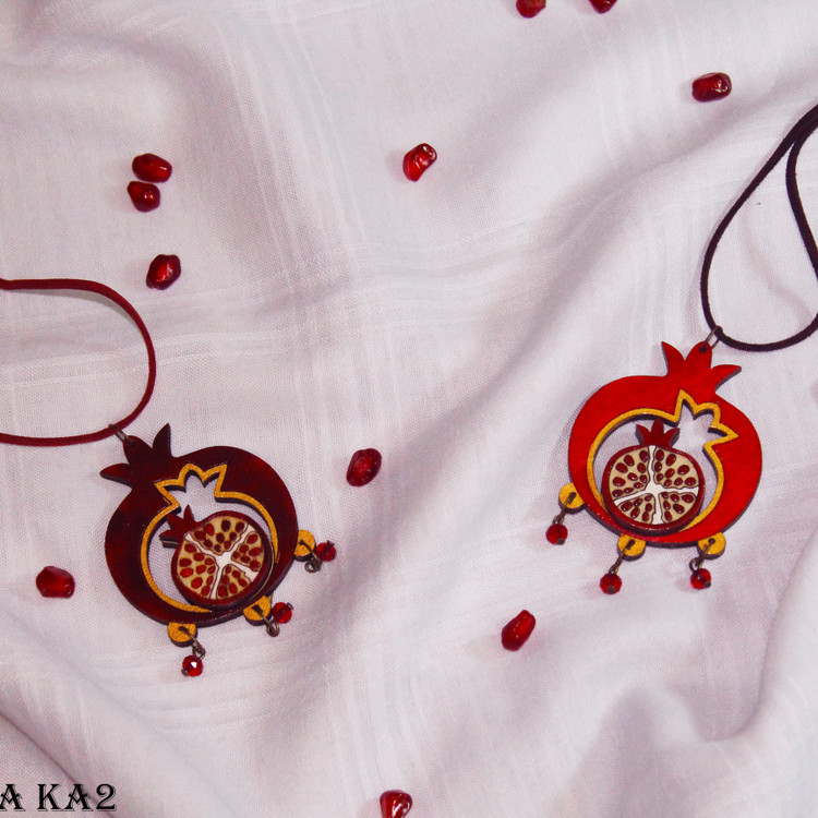 گردنبند چوبی انار